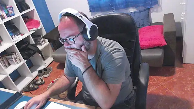 Snapshot of ravingr4d4 chatting on July 28, 8:10 am ravingr4d4 online show from July 28, 8:10 am