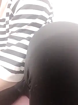 SweetGirl2k2 online show from February 3, 2:47 am