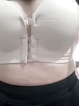 SweetGirl2k2 online show from March 4, 2:38 am