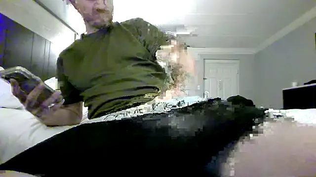Snapshot of Tylerx9 chatting on May 9, 7:41 pm Tylerx9 online show from May 9, 7:41 pm