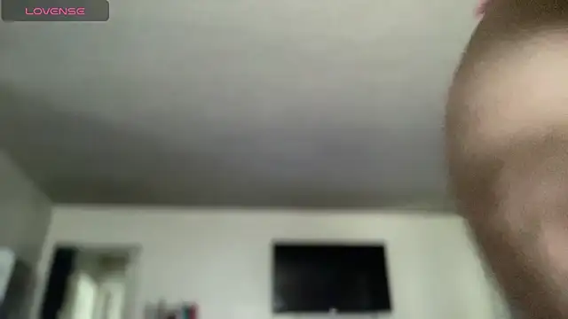 Snapshot of cocaNutt chatting on August 5, 6:11 pm cocaNutt online show from August 5, 6:11 pm