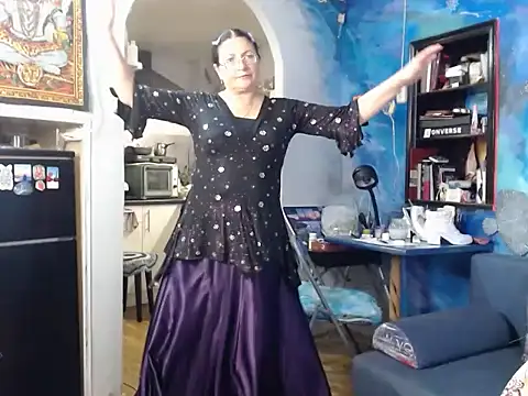 Snapshot of Helen1974 chatting on December 17, 8:21 pm Helen1974 online show from December 17, 8:21 pm