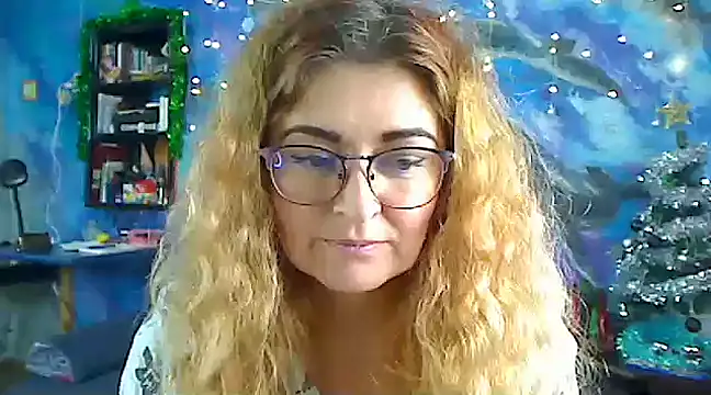 Snapshot of Helen1974 chatting on January 3, 6:35 pm Helen1974 online show from January 3, 6:35 pm