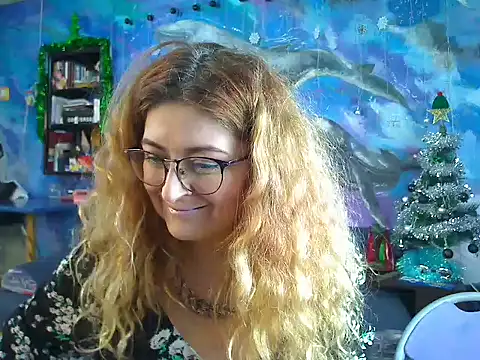 Snapshot of Helen1974 chatting on January 5, 5:51 am Helen1974 online show from January 5, 5:51 am