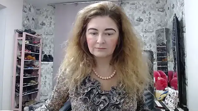 Snapshot of Helen1974 chatting on January 13, 3:23 am Helen1974 online show from January 13, 3:23 am