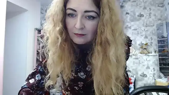 Snapshot of Helen1974 chatting on January 14, 7:48 am Helen1974 online show from January 14, 7:48 am