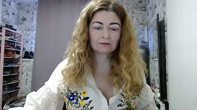 Snapshot of Helen1974 chatting on January 19, 11:34 am Helen1974 online show from January 19, 11:34 am