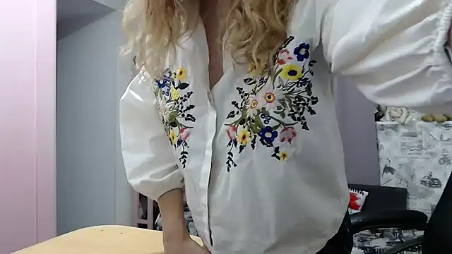 Snapshot of Helen1974 chatting on January 19, 2:49 pm Helen1974 online show from January 19, 2:49 pm