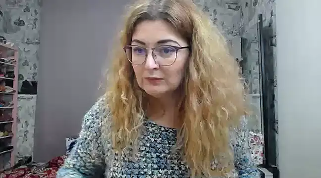 Snapshot of Helen1974 chatting on February 12, 4:12 am Helen1974 online show from February 12, 4:12 am