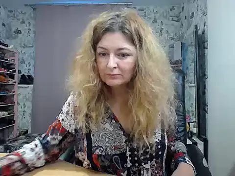 Snapshot of Helen1974 chatting on February 25, 2:22 pm Helen1974 online show from February 25, 2:22 pm