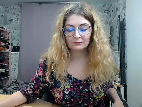 Snapshot of Helen1974 chatting on March 4, 4:52 pm Helen1974 online show from March 4, 4:52 pm