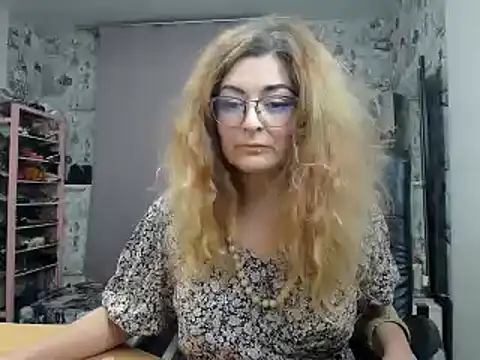 Snapshot of Helen1974 chatting on March 13, 1:54 am Helen1974 online show from March 13, 1:54 am