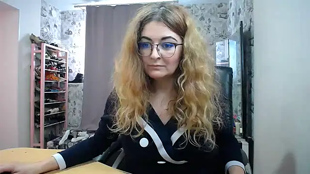 Snapshot of Helen1974 chatting on March 21, 5:00 am Helen1974 online show from March 21, 5:00 am