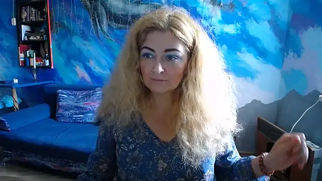 Snapshot of Helen1974 chatting on September 10, 7:41 am Helen1974 online show from September 10, 7:41 am