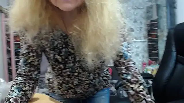 Snapshot of Helen1974 chatting on October 7, 9:45 pm Helen1974 online show from October 7, 9:45 pm