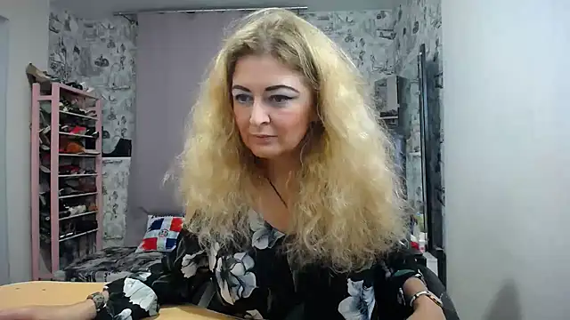 Snapshot of Helen1974 chatting on October 25, 3:40 pm Helen1974 online show from October 25, 3:40 pm