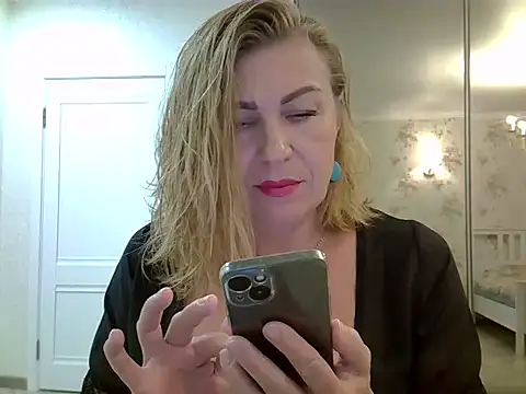 Snapshot of Alexandra-Rosee chatting on February 4, 12:22 pm Alexandra-Rosee online show from February 4, 12:22 pm