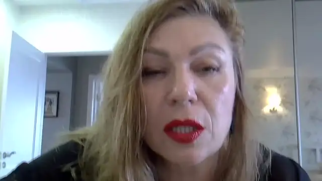 Snapshot of Alexandra-Rosee chatting on October 27, 5:44 am Alexandra-Rosee online show from October 27, 5:44 am