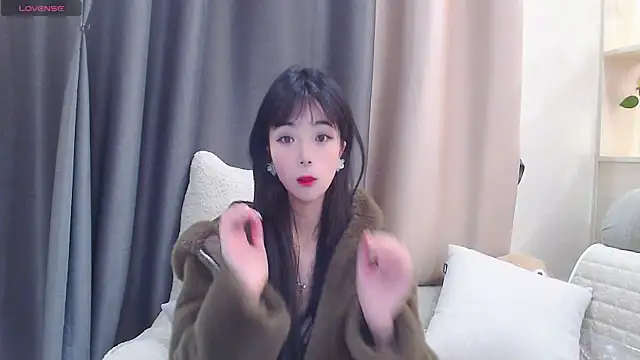 Snapshot of Duludulu_007 chatting on February 8, 5:51 am Duludulu 007 online show from February 8, 5:51 am