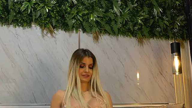 Snapshot of MiaCharm chatting on January 31, 7:56 pm MiaCharm online show from January 31, 7:56 pm