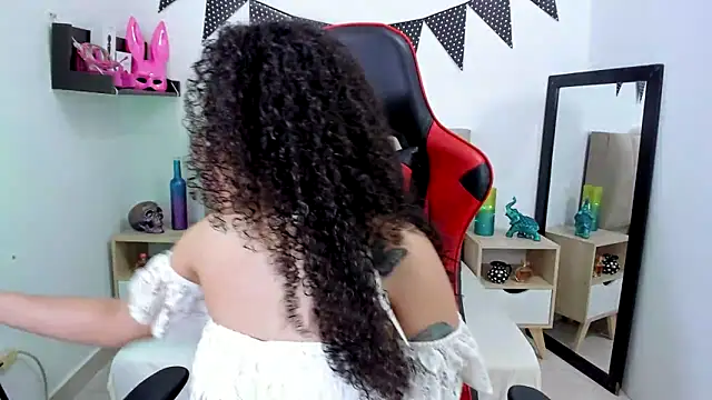 Zoe Gruber online show from December 17, 11:49 pm