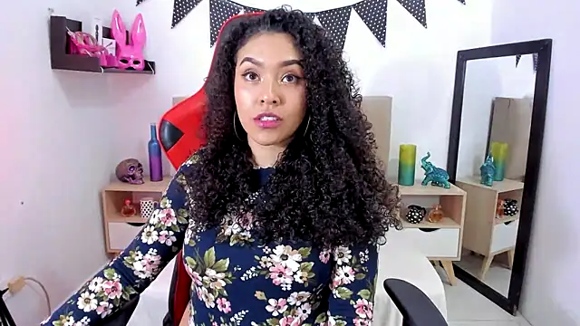 Zoe Gruber online show from December 19, 11:14 pm