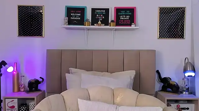 Zoe Gruber online show from September 23, 3:26 pm