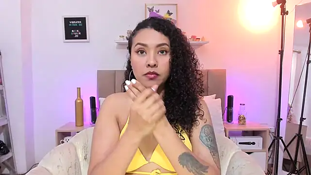 Zoe Gruber online show from November 6, 7:04 pm