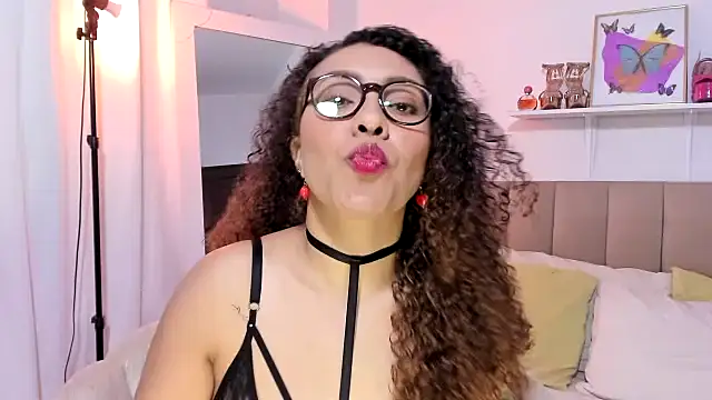 Zoe Gruber online show from December 4, 12:09 am