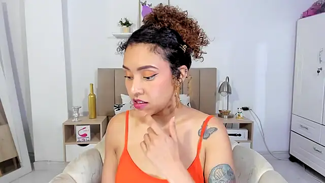 Snapshot of Zoe_Gruber chatting on June 10, 11:57 pm Zoe Gruber online show from June 10, 11:57 pm
