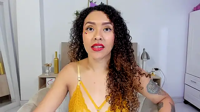 Snapshot of Zoe_Gruber chatting on June 24, 12:20 am Zoe Gruber online show from June 24, 12:20 am
