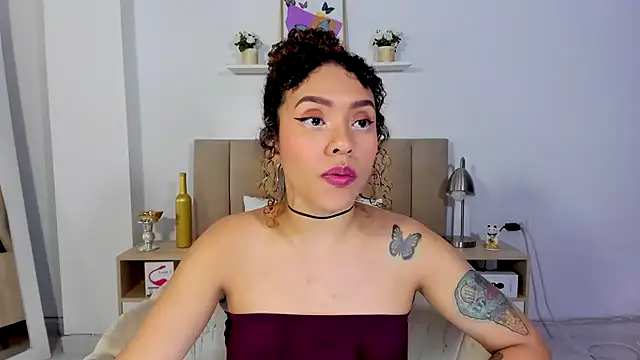Snapshot of Zoe_Gruber chatting on July 24, 12:19 am Zoe Gruber online show from July 24, 12:19 am