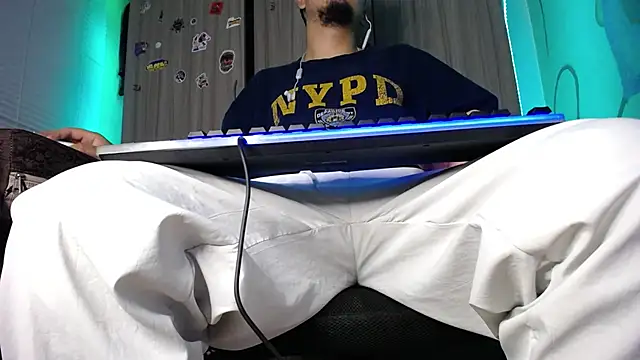 Snapshot of zacwatson_ chatting on December 2, 3:36 pm zacwatson  online show from December 2, 3:36 pm