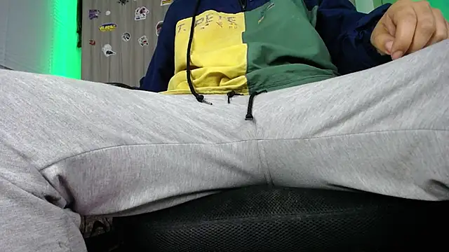 Snapshot of zacwatson_ chatting on December 28, 8:48 am zacwatson  online show from December 28, 8:48 am