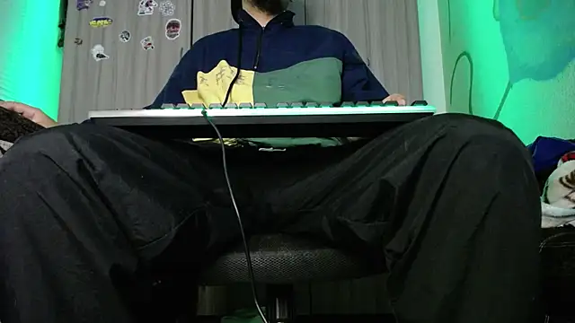 Snapshot of zacwatson_ chatting on February 10, 5:19 pm zacwatson  online show from February 10, 5:19 pm