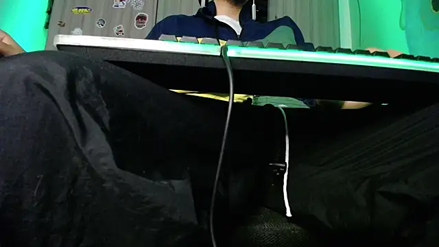 Snapshot of zacwatson_ chatting on February 12, 10:14 am zacwatson  online show from February 12, 10:14 am