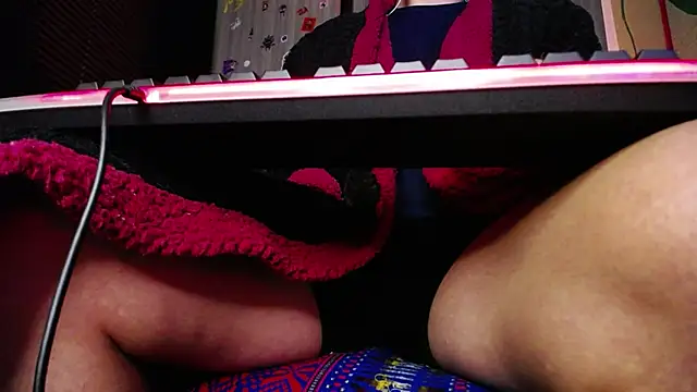 Snapshot of zacwatson_ chatting on October 7, 5:54 pm zacwatson  online show from October 7, 5:54 pm