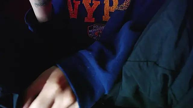 zacwatson  online show from November 29, 7:55 am