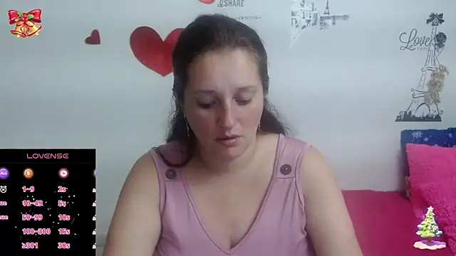 Snapshot of CristialJones_ chatting on December 14, 1:27 pm CristialJones online show from December 14, 1:27 pm