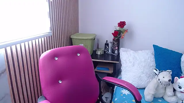 Snapshot of CristialJones_ chatting on September 20, 3:35 pm CristialJones online show from September 20, 3:35 pm