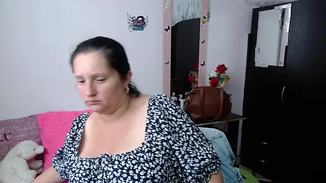Snapshot of CristialJones_ chatting on October 18, 3:13 pm CristialJones online show from October 18, 3:13 pm