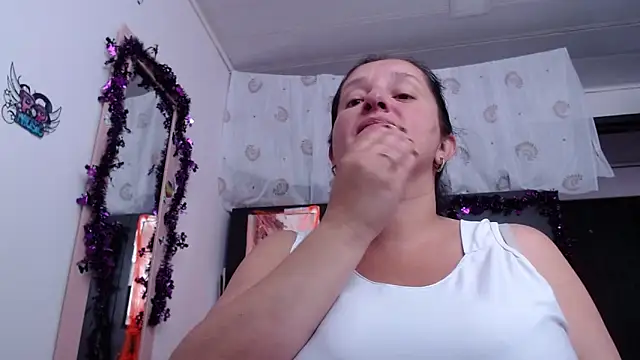 Snapshot of CristialJones_ chatting on October 20, 2:17 pm CristialJones online show from October 20, 2:17 pm
