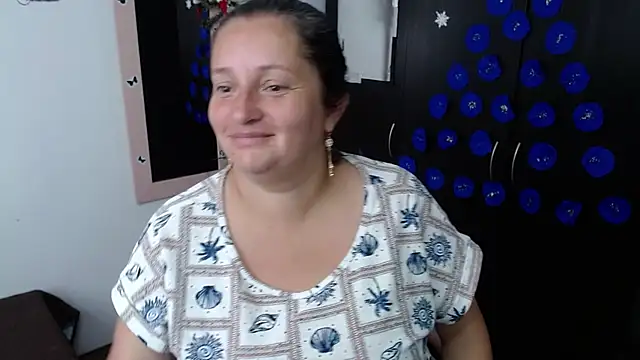 CristialJones  online show from December 18, 2:45 pm