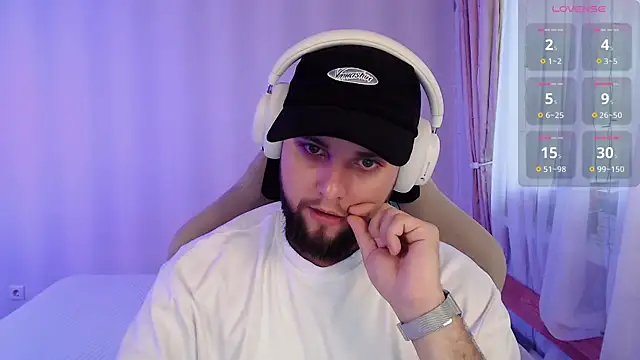 Snapshot of ChillyXO chatting on November 12, 8:48 am ChillyXO online show from November 12, 8:48 am