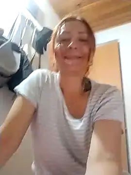 Snapshot of malusexy33 chatting on February 22, 4:40 am malusexy33 online show from February 22, 4:40 am