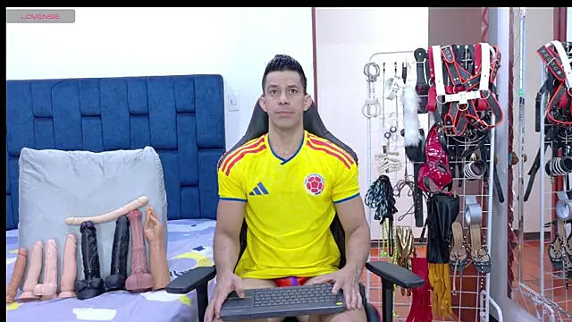 Snapshot of JoseRumbero26 chatting on June 7, 12:53 pm JoseRumbero26 online show from June 7, 12:53 pm