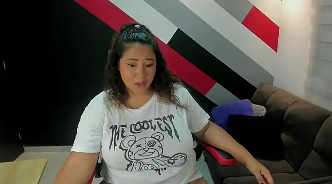 Snapshot of I_am_yours- chatting on January 28, 12:00 pm I am yours- online show from January 28, 12:00 pm