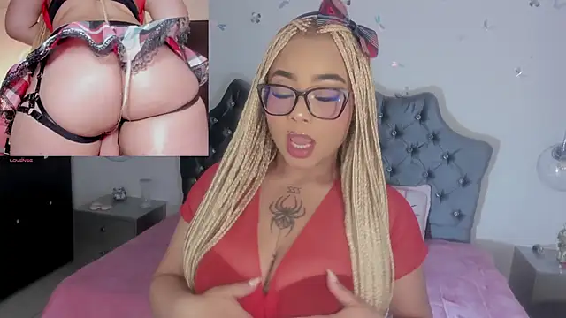 Snapshot of conny__curly chatting on May 16, 1:43 pm conny curly online show from May 16, 1:43 pm