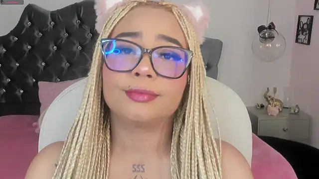 Snapshot of conny__curly chatting on May 19, 1:28 pm conny curly online show from May 19, 1:28 pm
