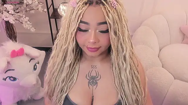 Snapshot of conny__curly chatting on July 30, 1:32 pm conny curly online show from July 30, 1:32 pm